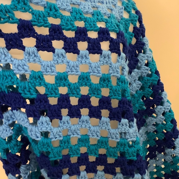 Beautiful hand-made crocheted Poncho One Size fits most - Picture 6 of 15
